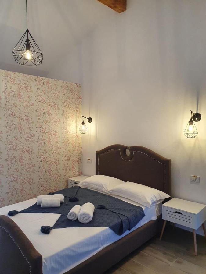 Hill House Hotel Szörényvár Kültér fotó