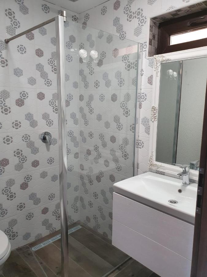 Hill House Hotel Szörényvár Kültér fotó